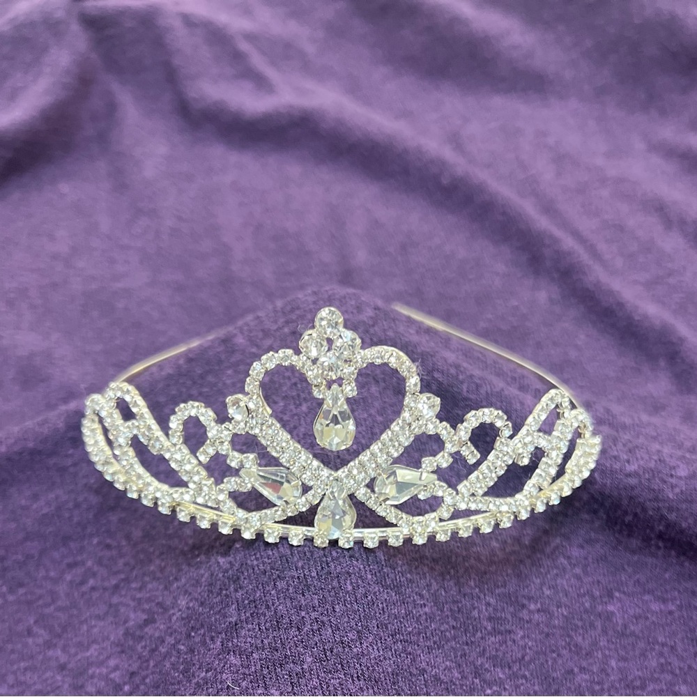 Beautiful Tiara - Picture 4 of 10